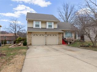 8117 Woodstone St, Lenexa, KS 66219