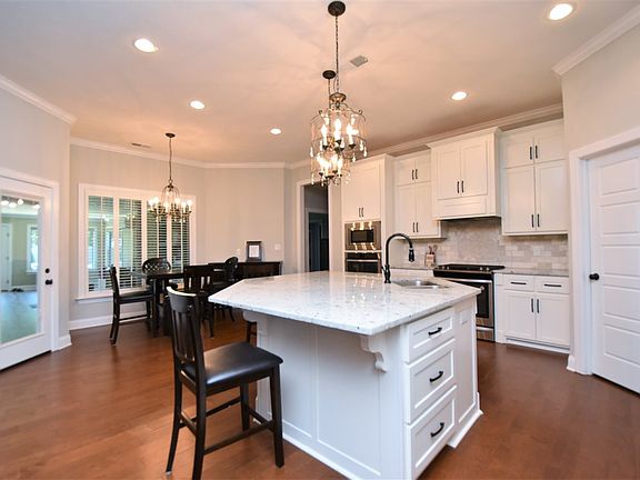 5th image of 341 Stornaway Dr