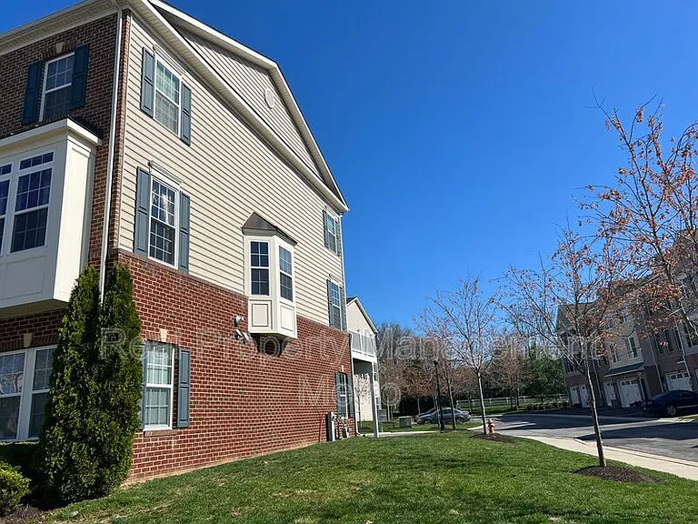 10519 Old Ellicott Cir — Photo 2