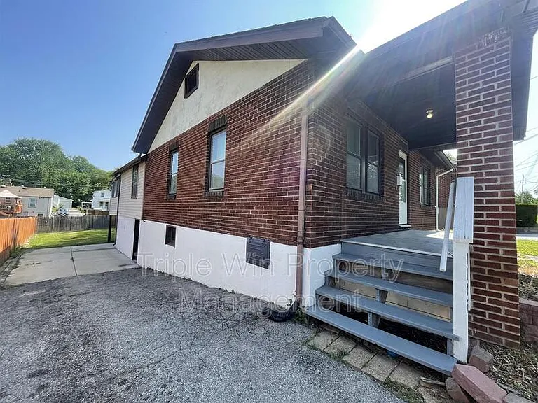 9425 Burdella Ave — Photo 3