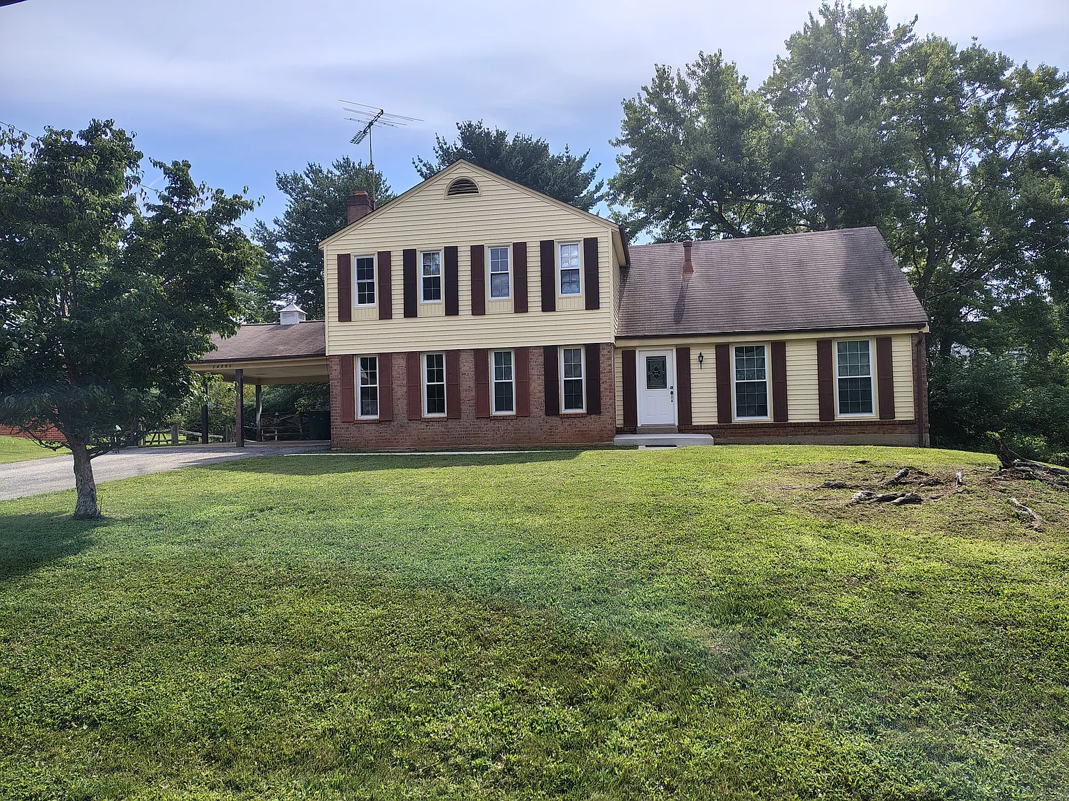 8 bed, 2475 sqft, $4,500 — Photo 1
