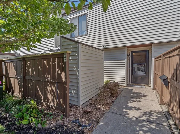 204 Natick Cir, Camillus, NY 13031