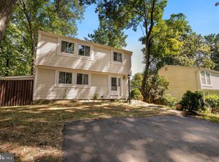 11564 Shadbush Ct, Reston, VA 20191