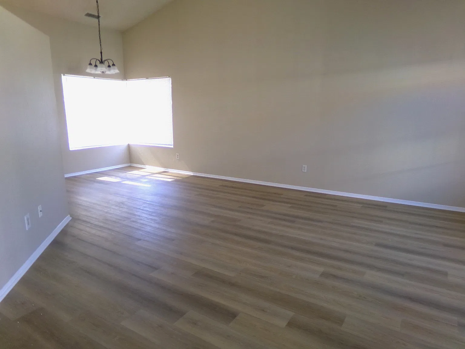 3 bed, 1438 sqft, $2,575 — Photo 3