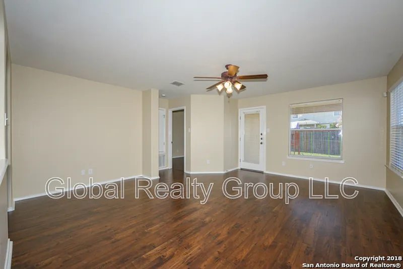 3 bed, 2.0 bath, 1660 sqft, $1,495 — Photo 3