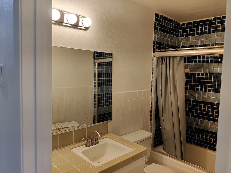 1522 N Lake Ave — Photo 7