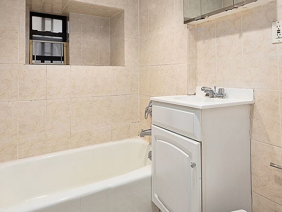 4th image of 205 W 91st St #Llb