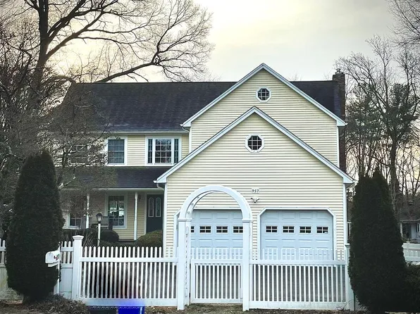 5 Lemon Ct, Fairfield, CT 06825