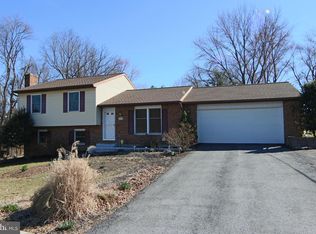 916 Susan Cir, Enola, PA 17025