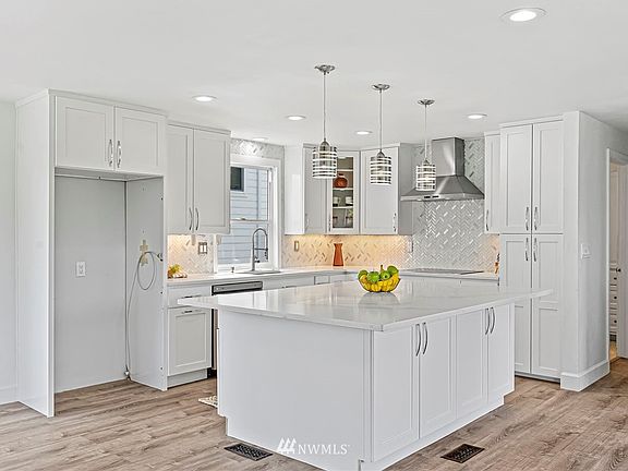 Oversized Quartz island