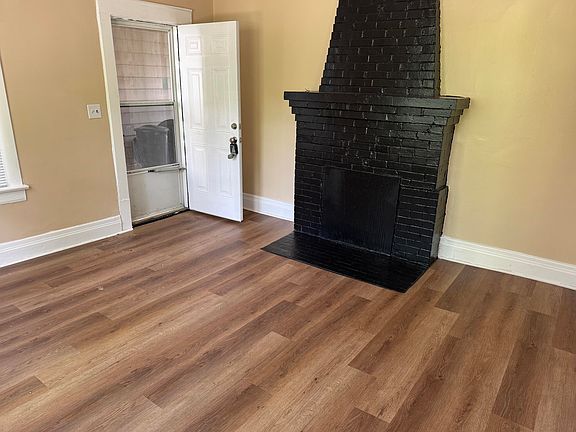 3rd image of 216 College St #5