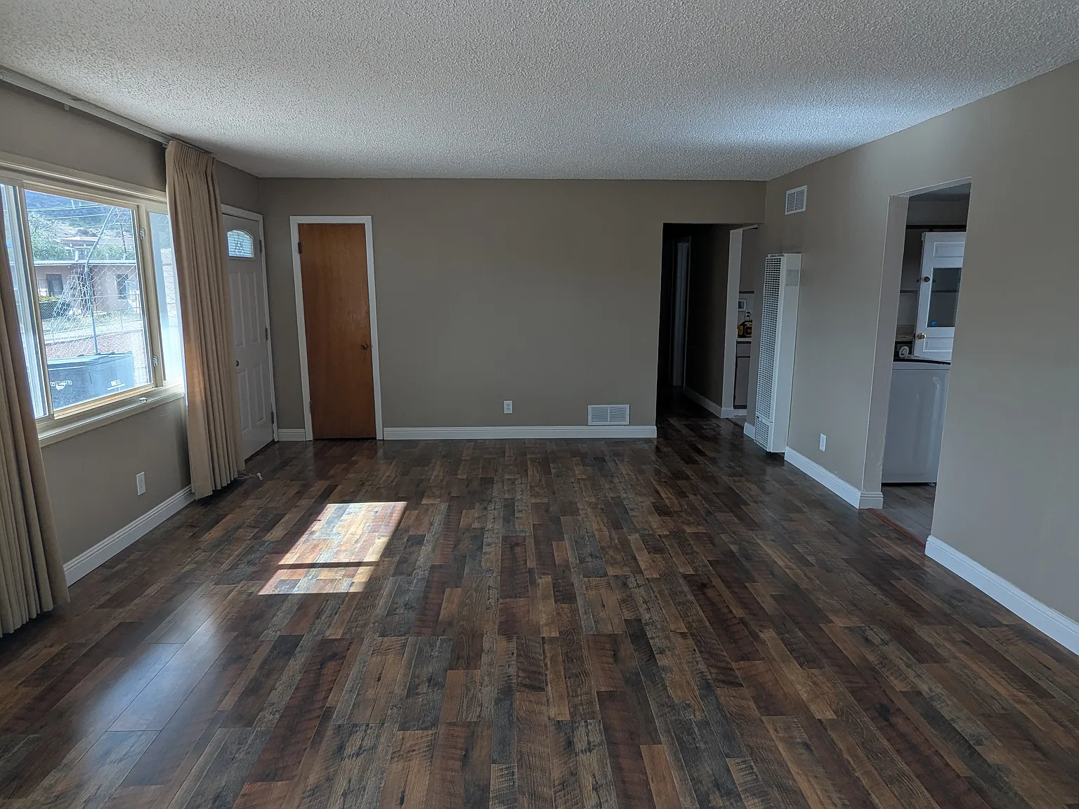 3 bed, 1242 sqft, $1,300 — Photo 3