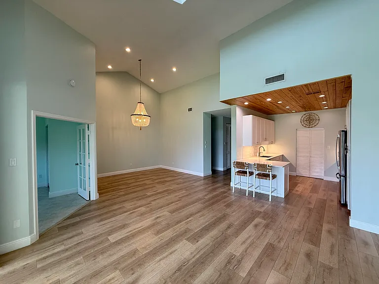 225 N Lakeshore Dr — Photo 12