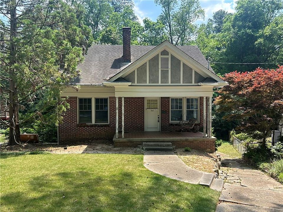 1st image of 707 Martina Dr NE
