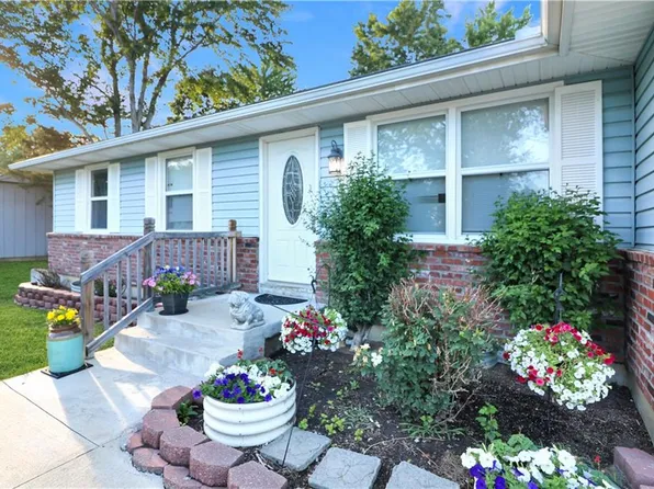 926 Ridge Dr, Warrensburg, MO 64093