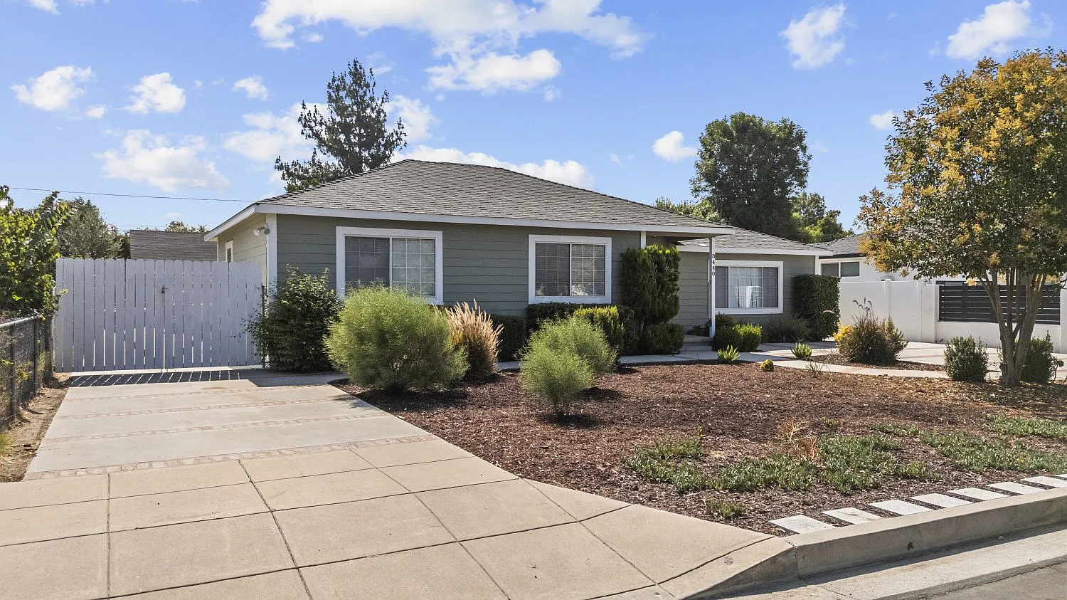 3 bed, 1466 sqft, $3,700 — Photo 3