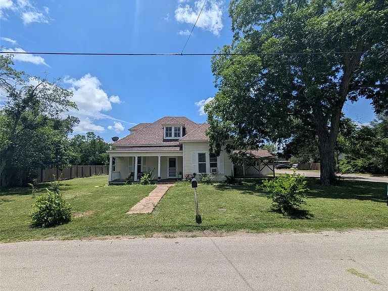1319 Grace St — Photo 3