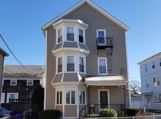 18 Bogle St, Fall River, MA 02723