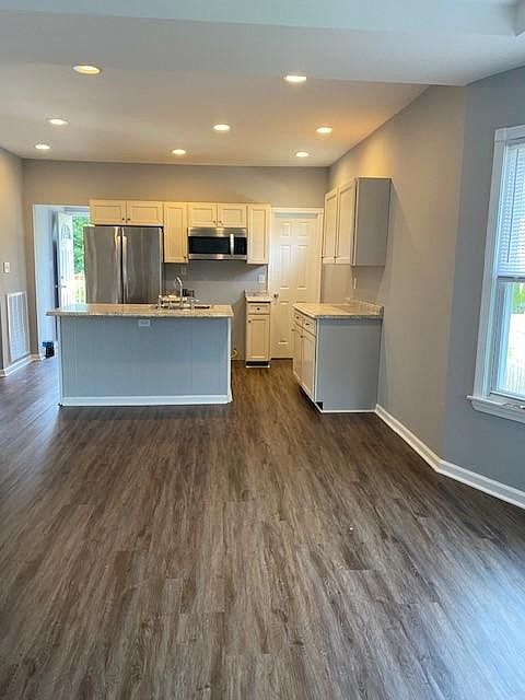 1st image of 1-30-32 Burke St #1