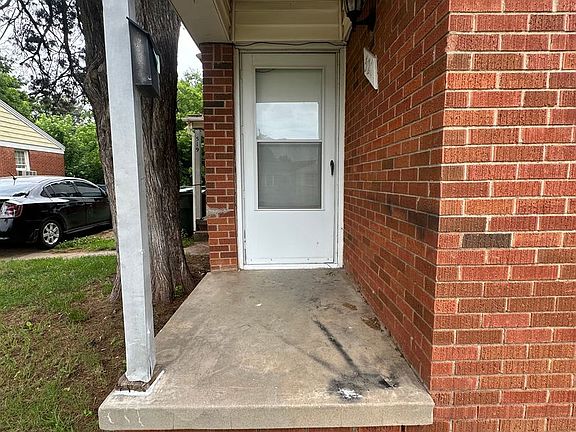 2nd image of 521 E Harmon Dr