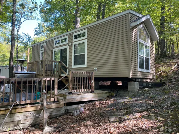 109 Walnut St, Shohola, PA 18458