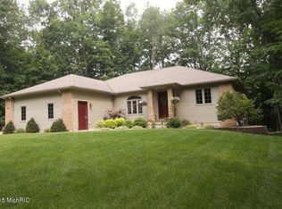 12466 Beechnut Dr, Ravenna, MI 49451