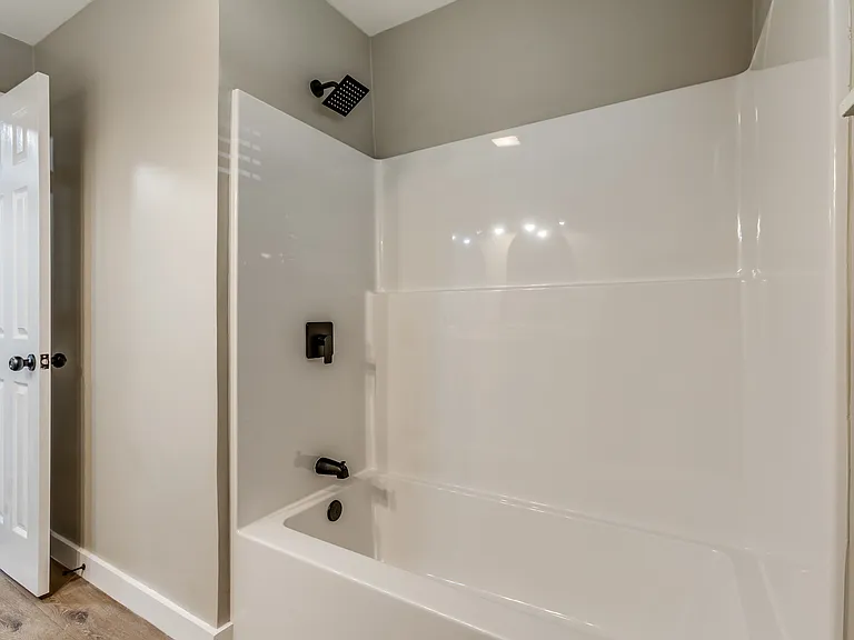 409 NE Myers Ave — Photo 15