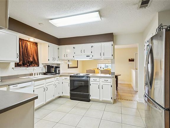 4th image of 5200 Willowtree Rd