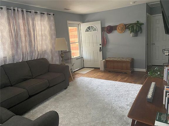 5th image of 1202 Lawrence Ave
