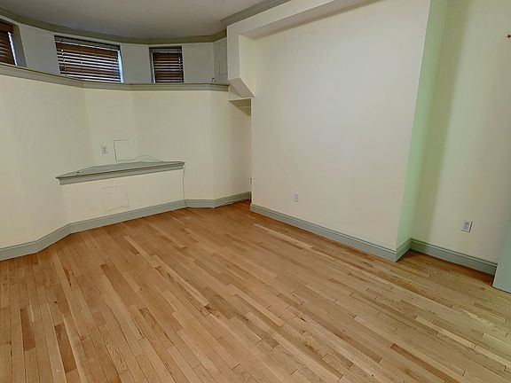 5th image of 531 Newbury St APT 1