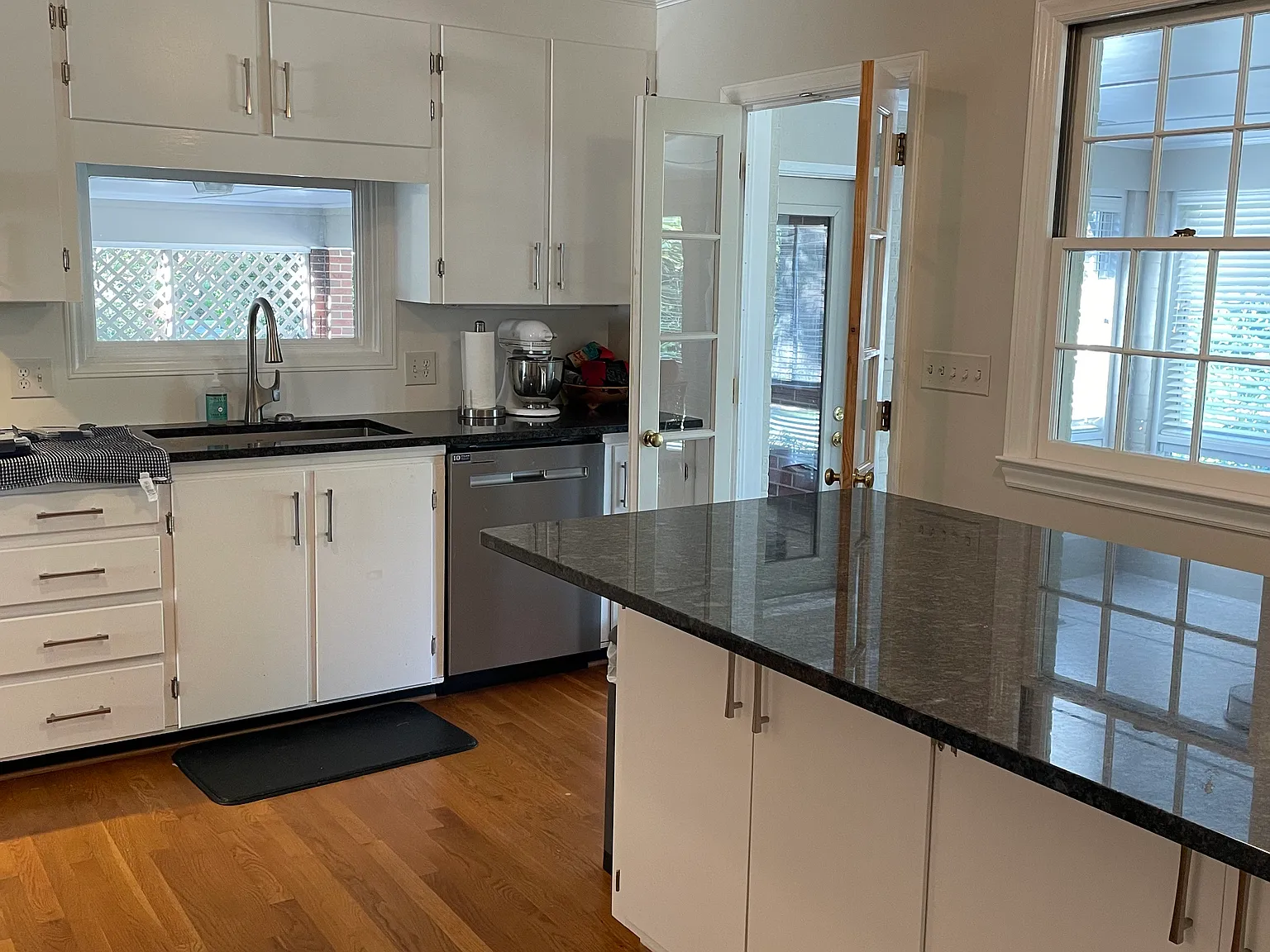 4 bed, 2800 sqft, $2,700 — Photo 3