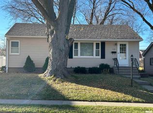 510 16th St, Silvis, IL 61282