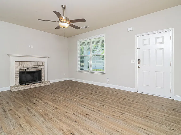 77 Rosemont Ct — Photo 5