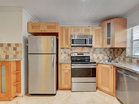 4th image of 422 Lakeside Drive #239