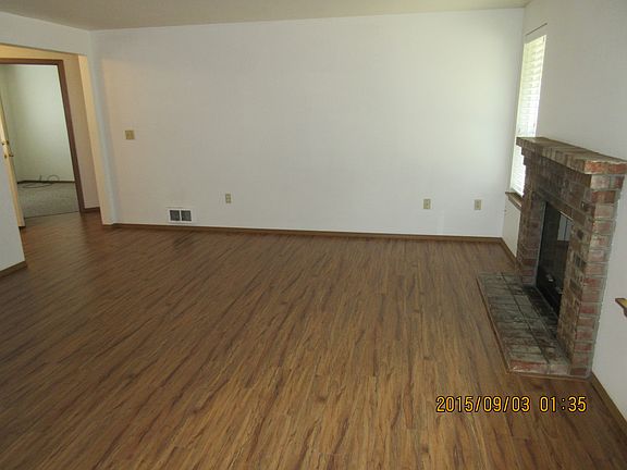 2nd image of 15217 To 15219 9th Ave E