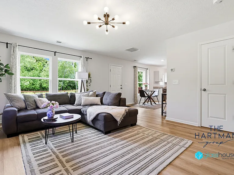 1018 Louise Dr — Photo 13