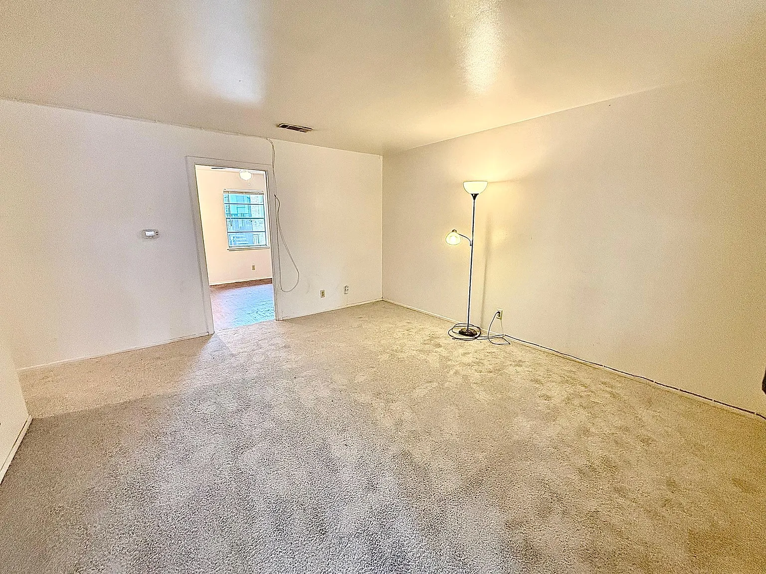 2 bed, 1.0 bath, 944 sqft, $1,400 — Photo 2