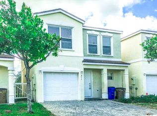 911 SW 15th St, Deerfield Beach, FL 33441