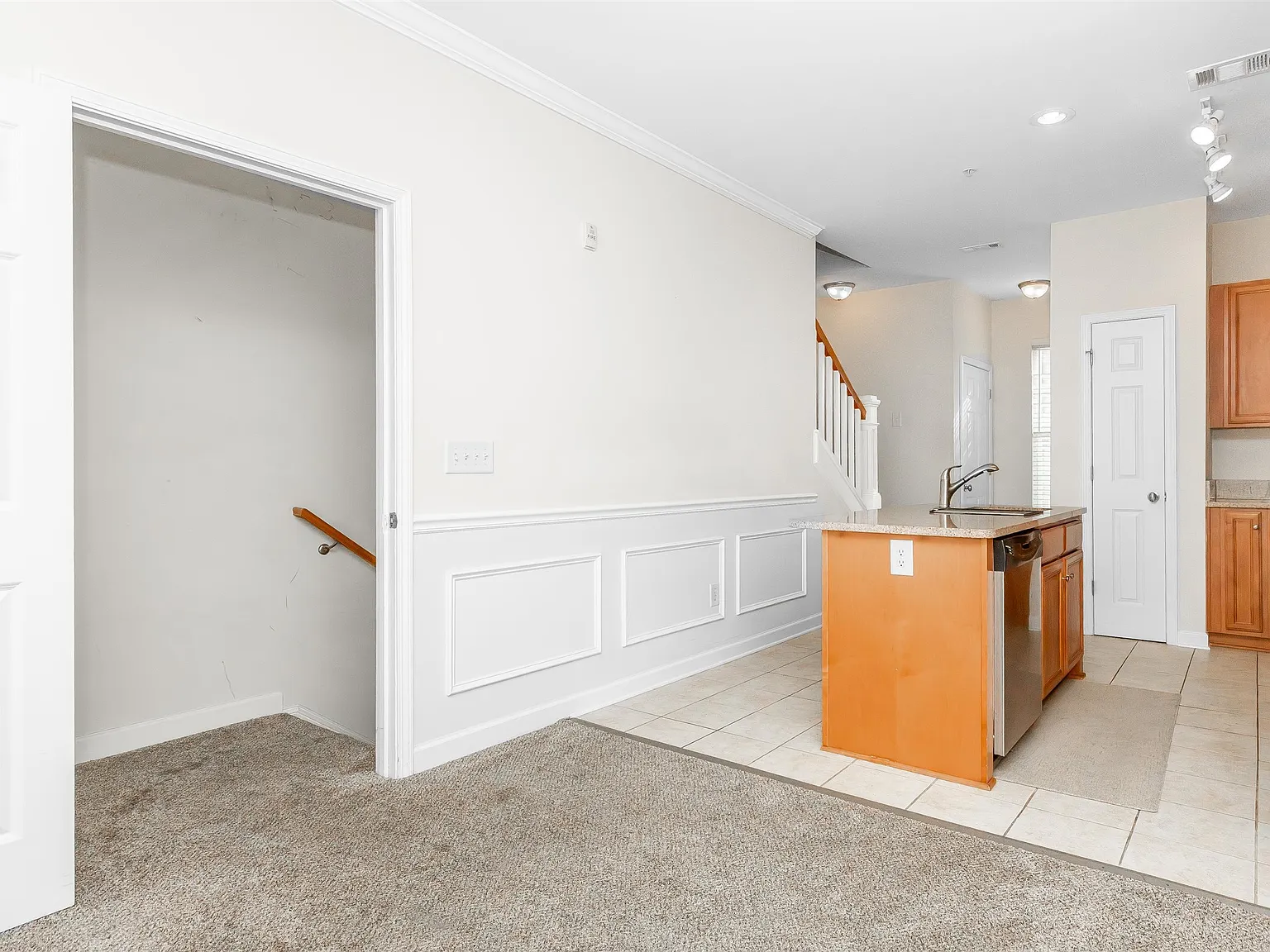 2 bed, 2.5 bath, 1184 sqft, $1,750 — Photo 4