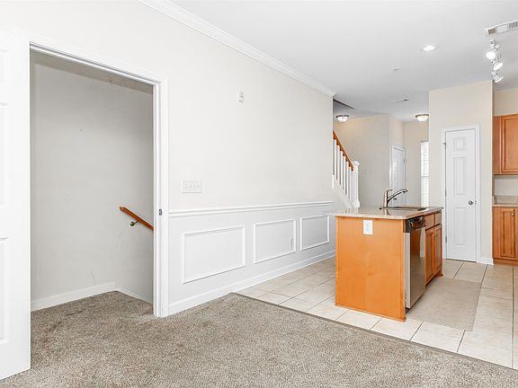 4th image of 2954 Yancey Way Unit B