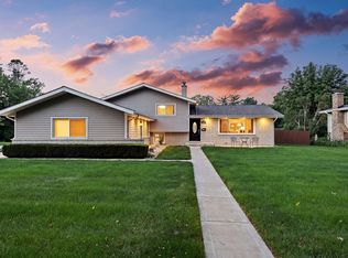 1236 Sandpiper Ln, Naperville, IL 60540