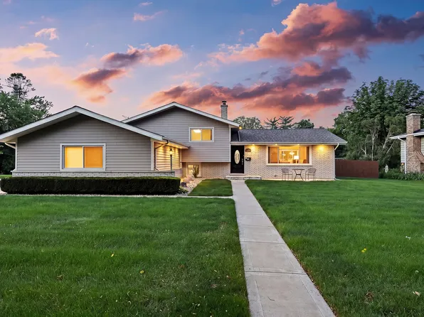 1236 Sandpiper Ln, Naperville, IL 60540