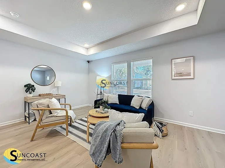 3902 Laurie St — Photo 4