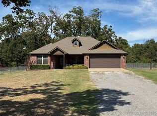 12890 W Southern Oaks St, Tahlequah, OK 74464