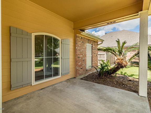 2nd image of 405 Crest Cir