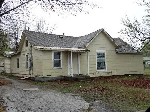 928 Choctaw St, Muskogee, OK 74403