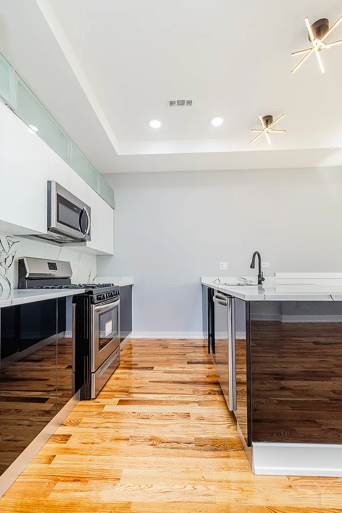 3 bed, 2100 sqft, $2,450 — Photo 4