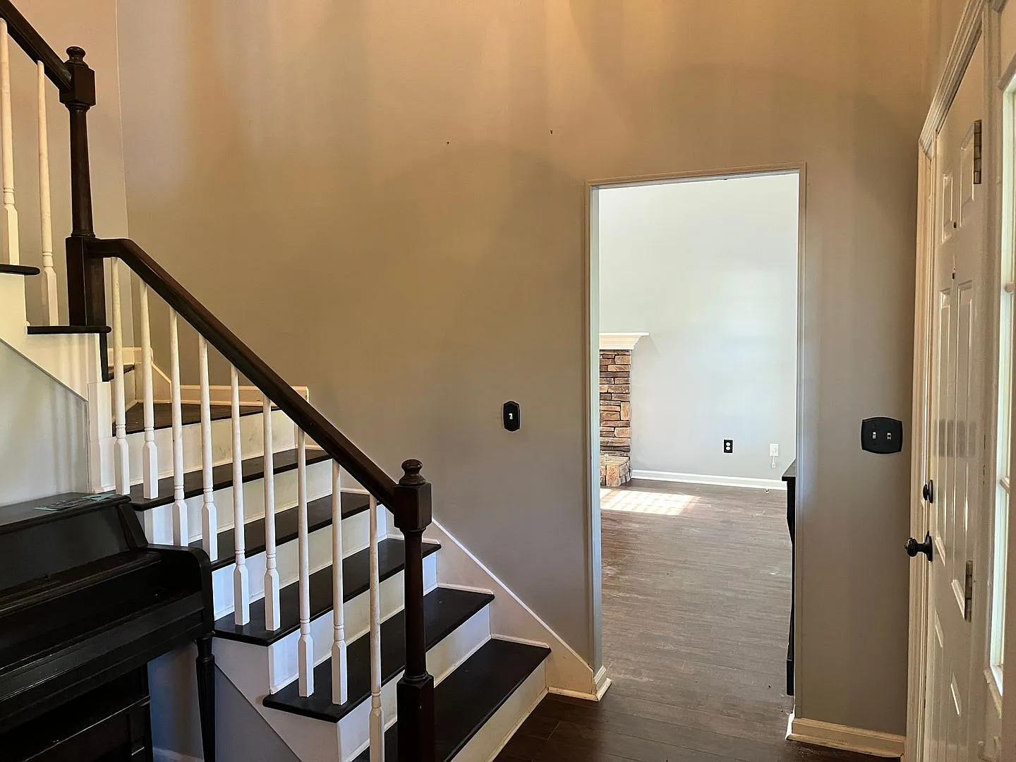 Spacious 4-Bedroom Home with Large Backyard & Excellent Location! — Photo 4