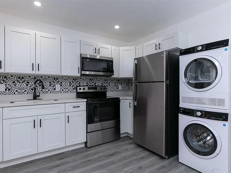 6125 SW 40th Ct #4 — Photo 10
