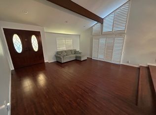 5216 Edgeware Dr, Calabasas, CA 91301